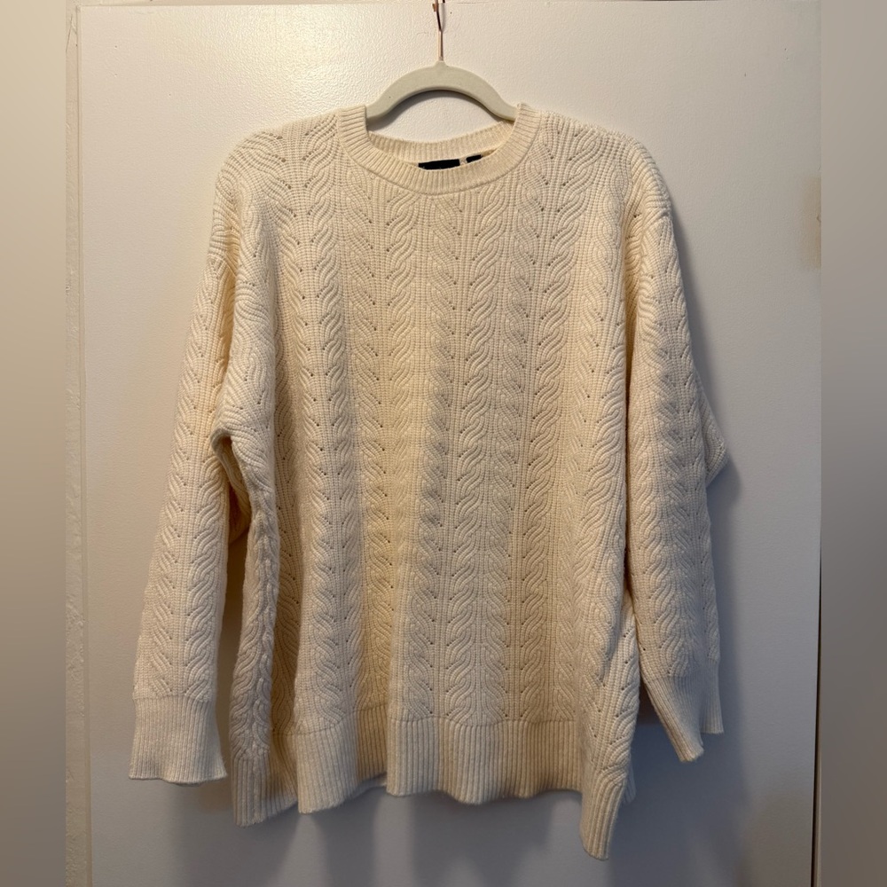 Off-white knitted sweater by CYRUS. Women’s size 2X. Like New!